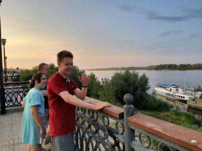 На набережной