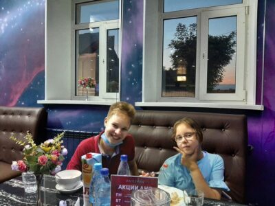 Летний вечер в кафе